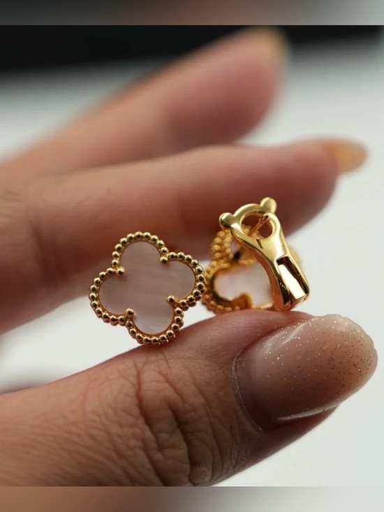 None Jewelry - Gold-Plated Flower Studs -
Inspired by the Iconic flower
Look